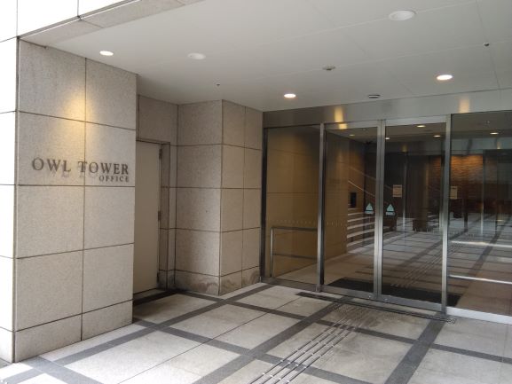 5. 自動ドアをくぐり、エレベーターで6階にお上がりください